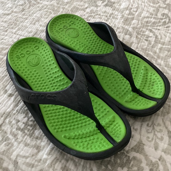 Crocs | Charcoal & Lime Green Athens II Flip-Flop - Unisex - Picture 3 of 12